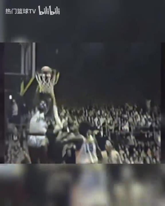 這是怪物嗎？張伯倫高中時期是怎么打球的？校園里的明星！