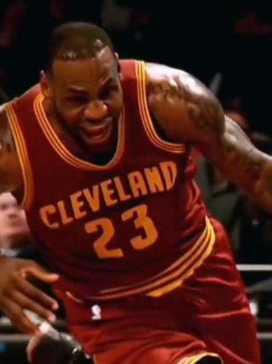 老詹這恐怖的大體格，完美詮釋什么叫“人型坦克”！